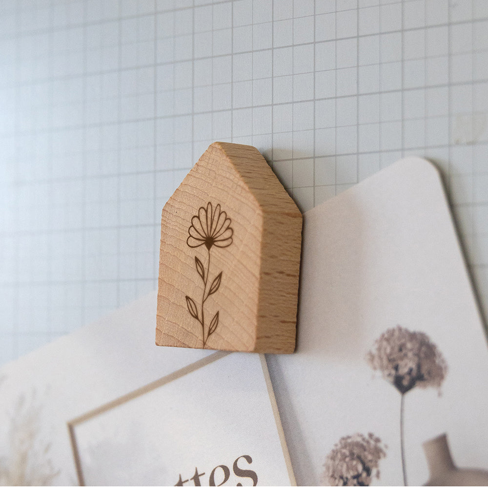  zum Titel Magnetisches Holzhaus Blüte